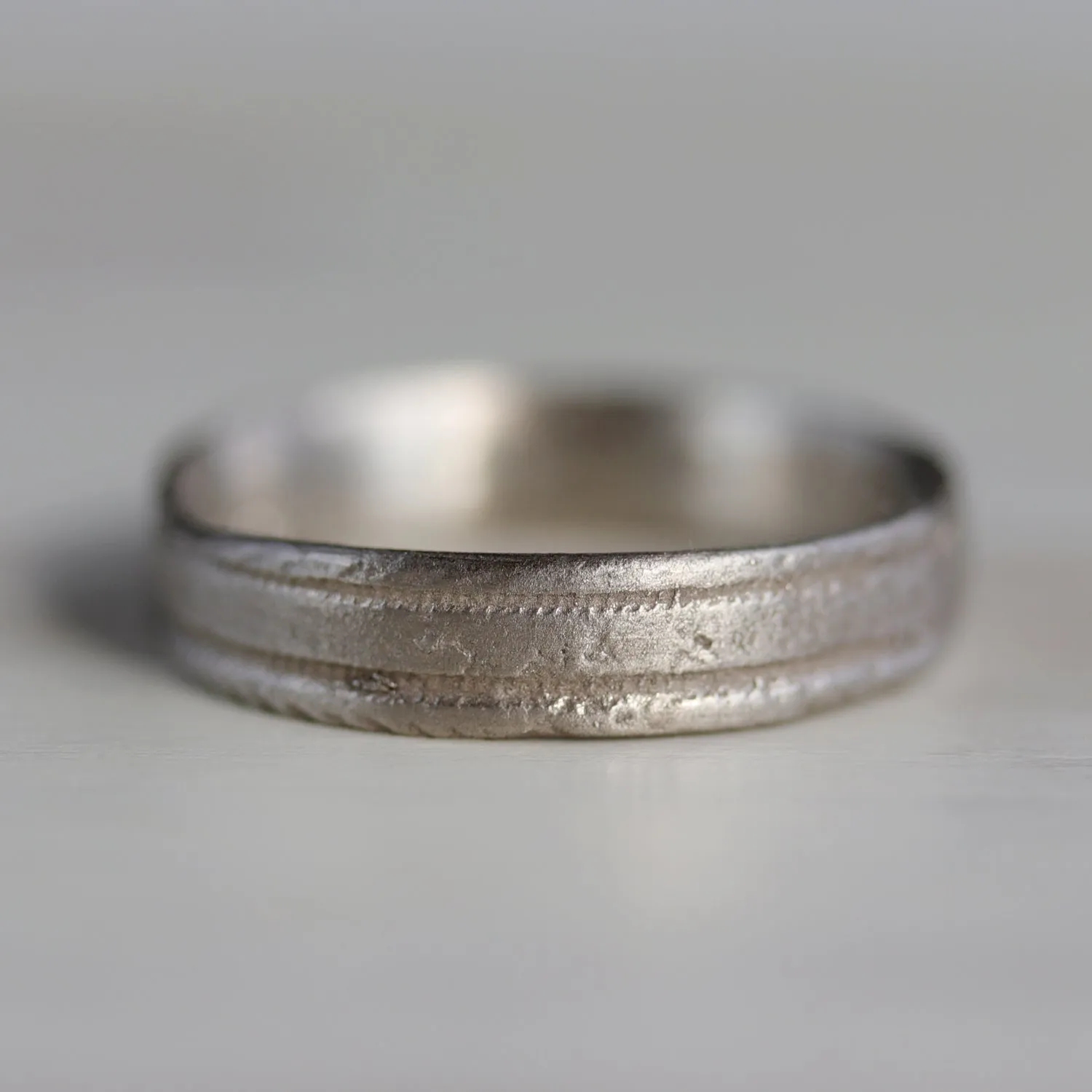 Ancient Texture Striped Ring