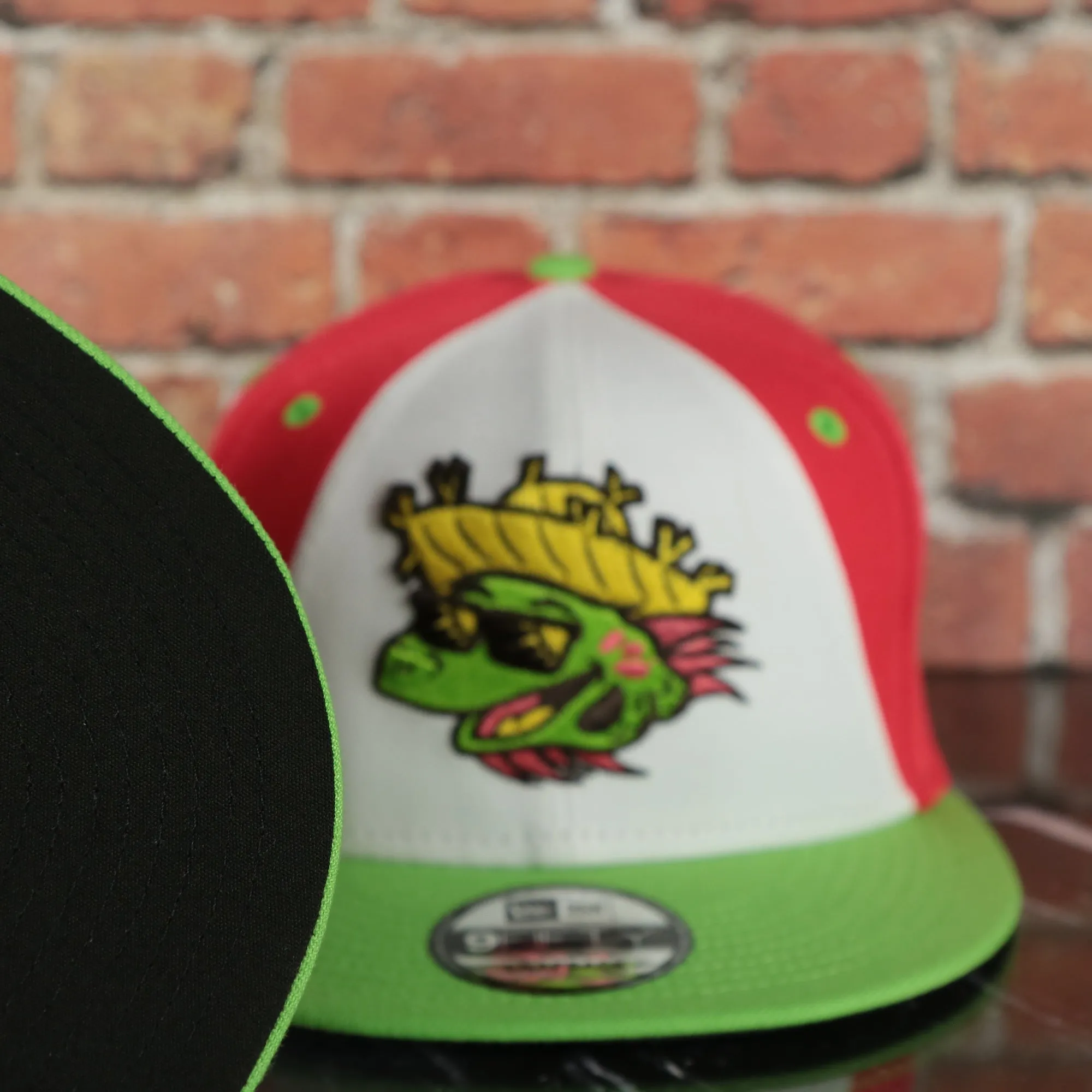 Harrisburg Senators Iguana Copa De La Diversion 2023 Tri-Tone Black Bottom 9Fifty Snapback Hat | Red/White/Green 950