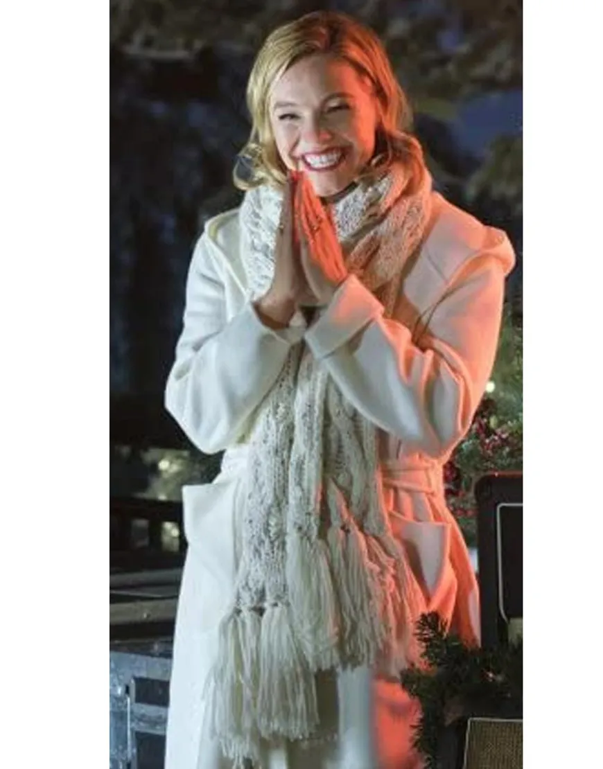 One December Night 2021 Eloise Mumford White Coat | Quinn Allan Coat